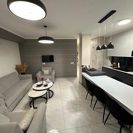 יירבאן Elegant Escape In City Center מראה חיצוני תמונה